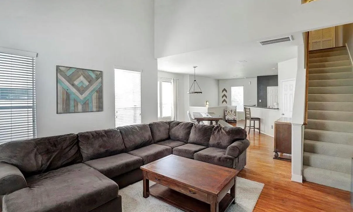 2 bed, 2042 sqft, $2,499 — Photo 3