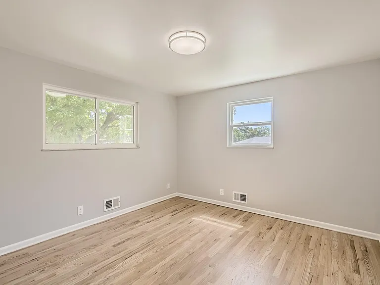 11303 Corona Dr — Photo 8