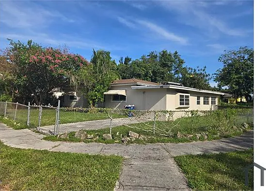 1570 NW 133rd St — Photo 3