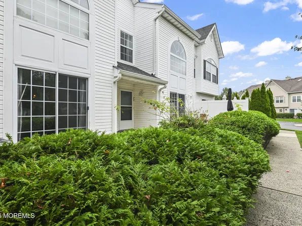 22 Dover Court, Tinton Falls, NJ 07712