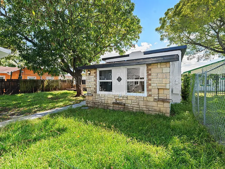 7772 NW 9th Ave — Photo 21