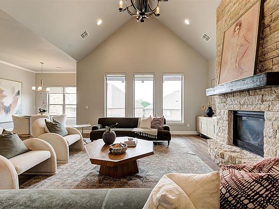 3rd image of 15900 Meadow Rue Ln