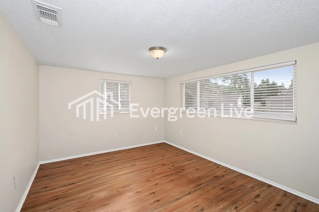 3 bed, 2.0 bath, 1367 sqft, $1,250 — Photo 4