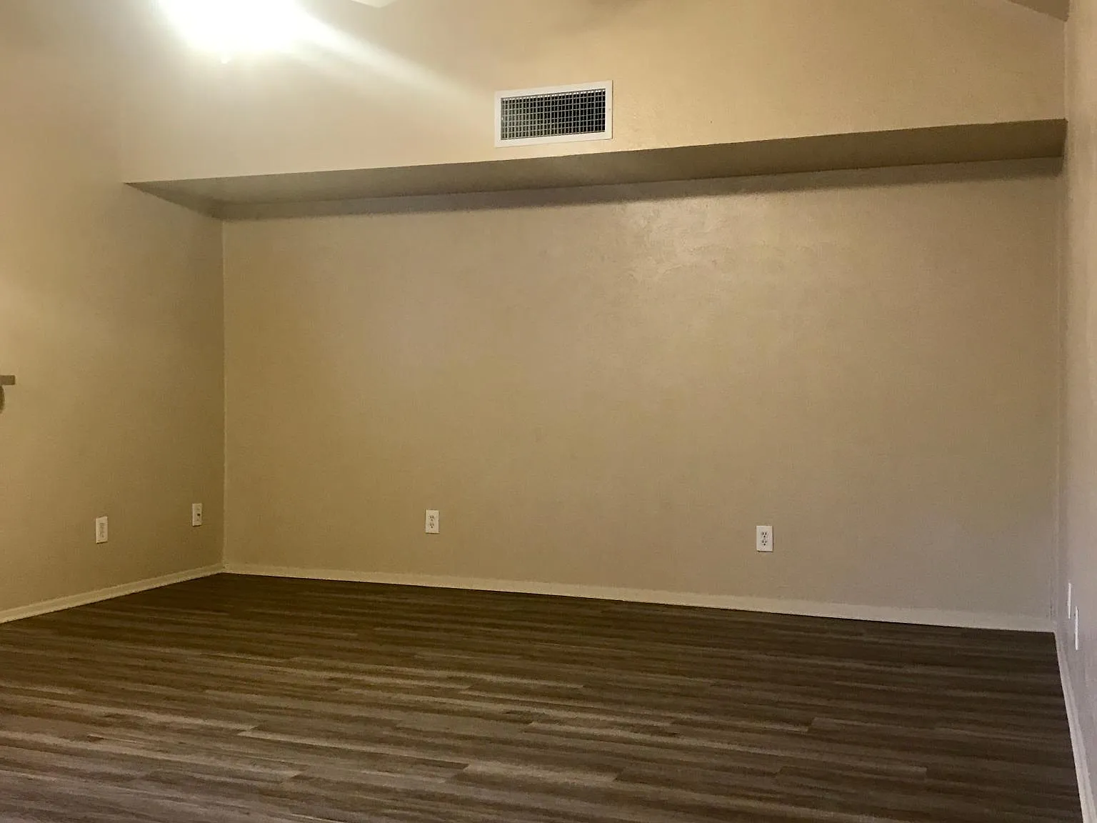 2 bed, 1227 sqft, $1,673 — Photo 3