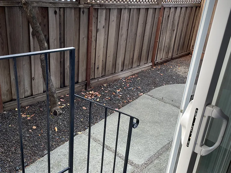 218 El Dorado Ave — Photo 26