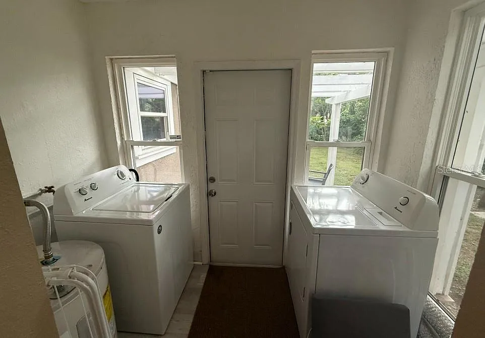 2 bed, 1.0 bath, 927 sqft, $1,995 — Photo 3
