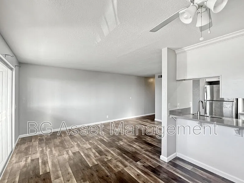 2 bed, 1.0 bath, 950 sqft, $1,695 — Photo 2