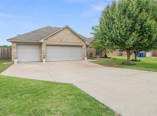 6911 Lewis Ln, Tuttle, OK 73089