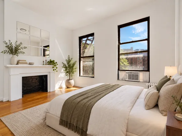 7 Carmine St APT 17, New York, NY 10014