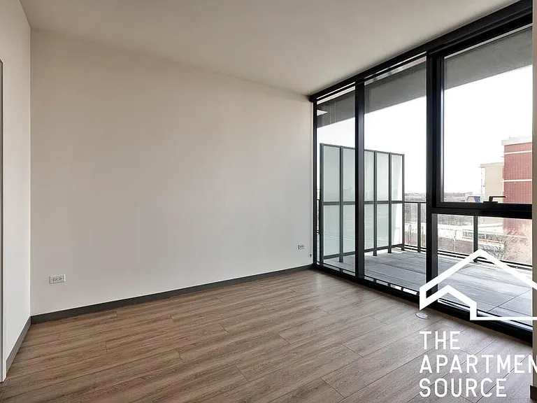 513 S Damen Ave — Photo 13