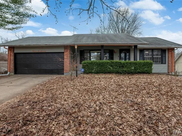 12670 Parktrails Ln, Florissant, MO 63033