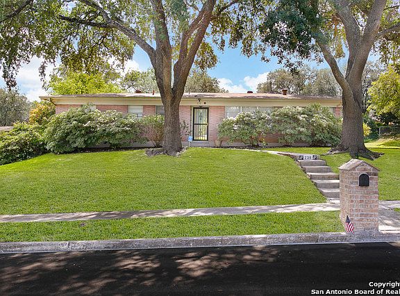 3rd image of 238 One Oak Dr
