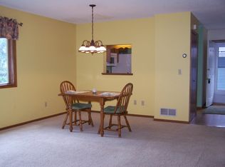317 McMenemy Cir, Vadnais Heights, MN 55127