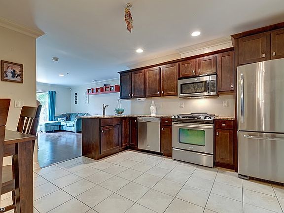 2nd image of 1625 Paterson Plank Rd APT 11