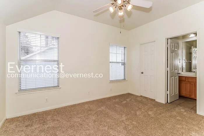 709 W 35th St — Photo 22