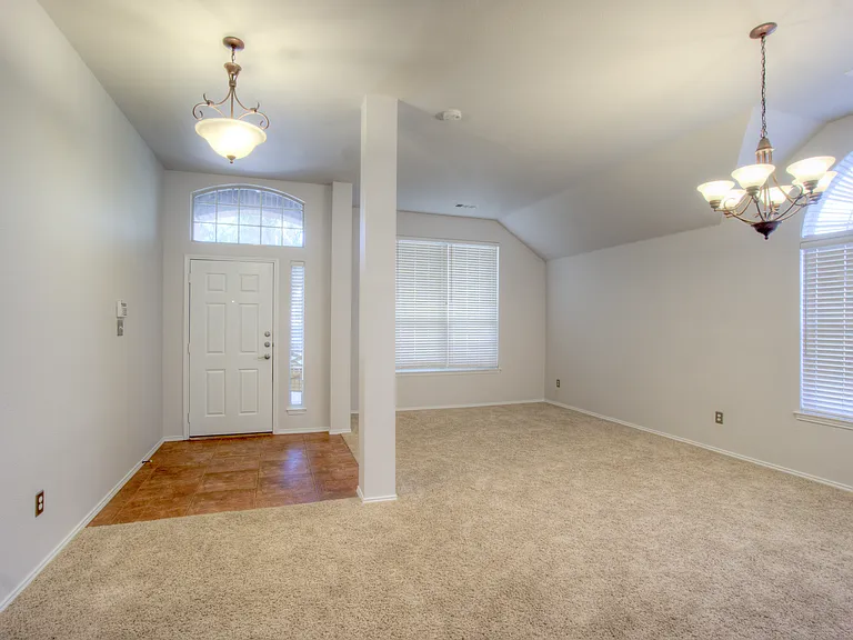 4909 Clove Ct — Photo 9