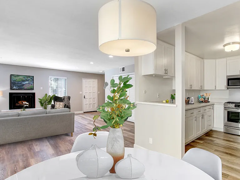 5207 Zelzah Ave — Photo 1