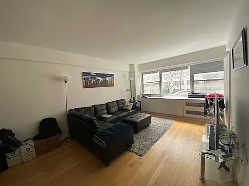333 E 46th St #2D Photo 1