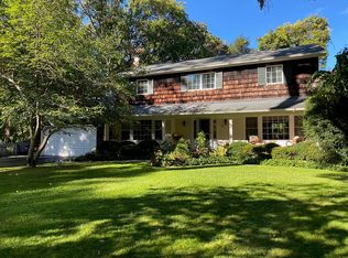 5 Twixt Hills Rd, Saint James, NY 11780