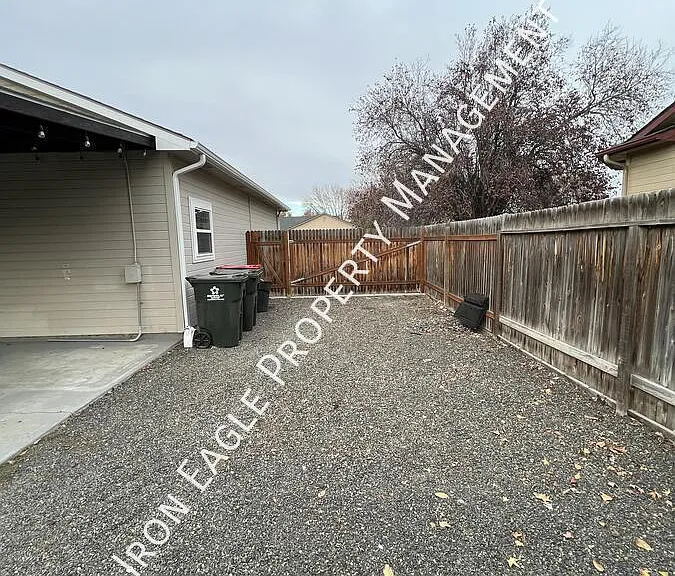 1451 E Beagle St — Photo 21