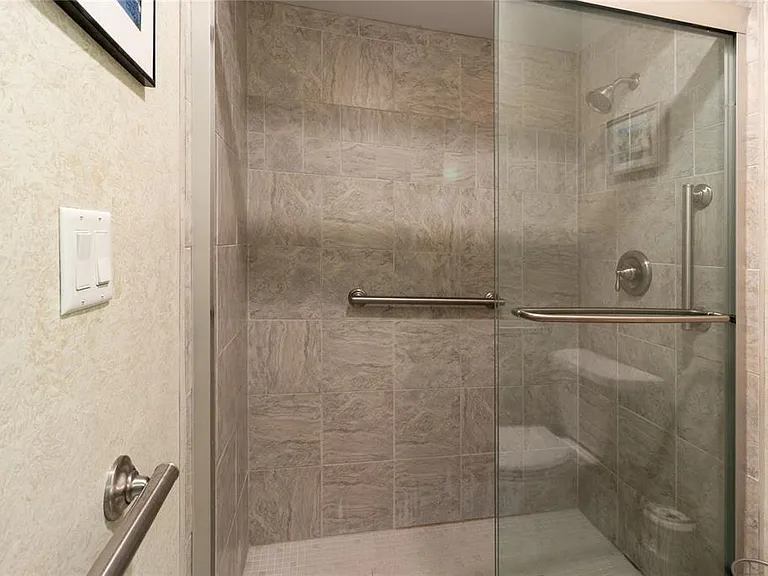 4660 La Jolla Dr — Photo 23