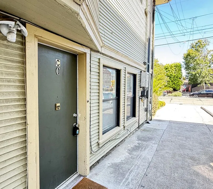 1523 Broadway