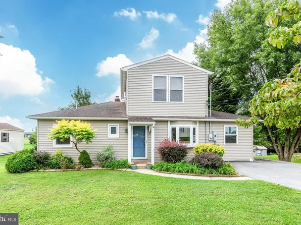 416 Fairview Dr, Hanover, PA 17331