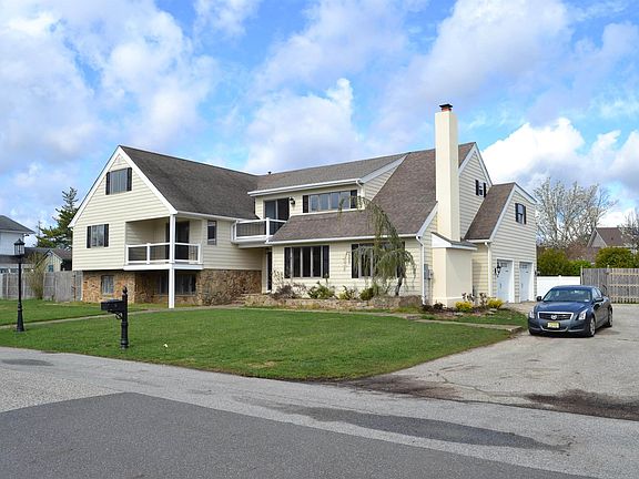 3rd image of 9 Saint Andrews Dr