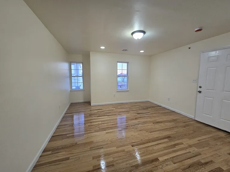 90 1st St #1 — Photo 7