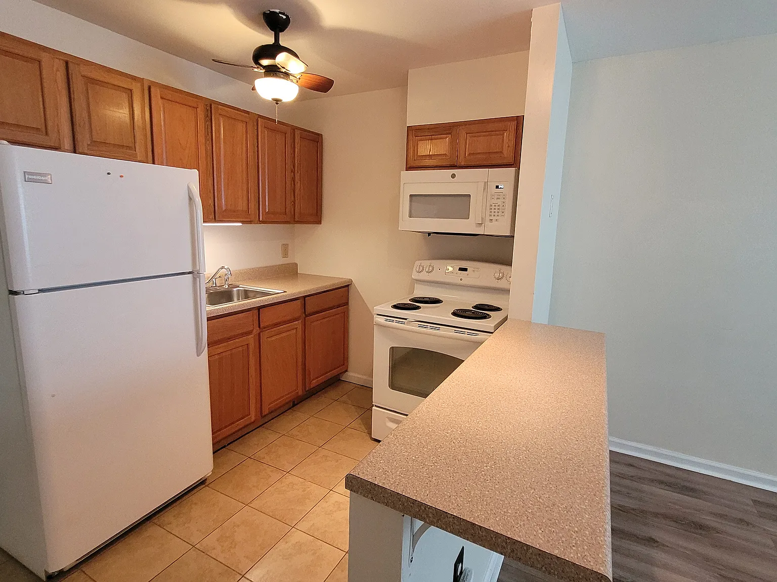 2 bed, 600 sqft, $1,025 — Photo 2