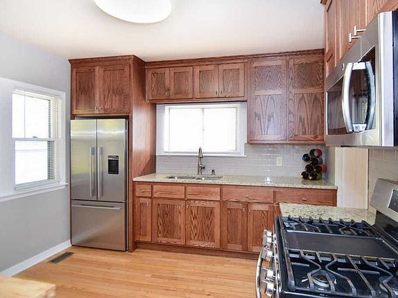 4th image of 2413 University Ave NE