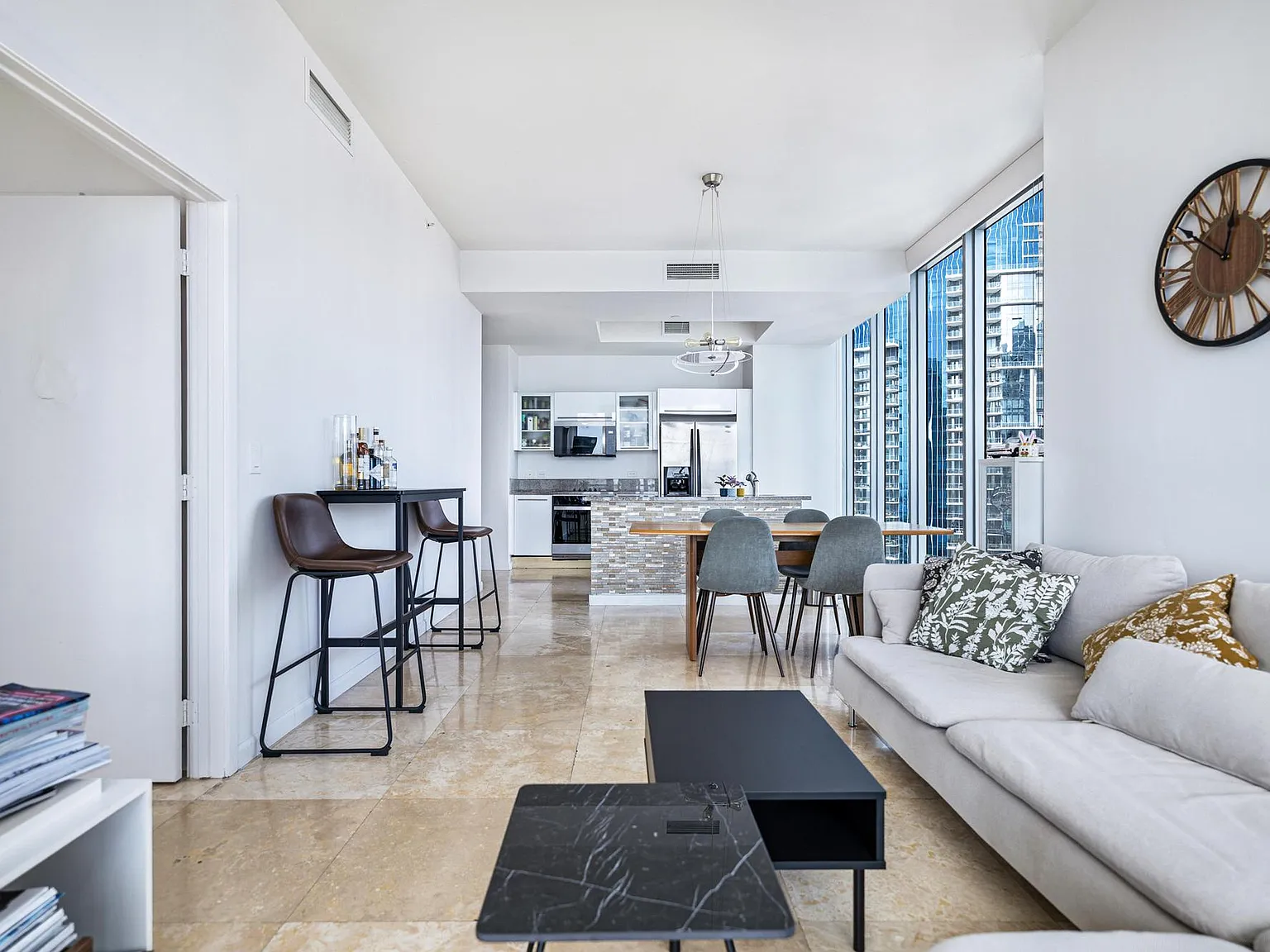 2 bed, 1318 sqft, $5,250 — Photo 3