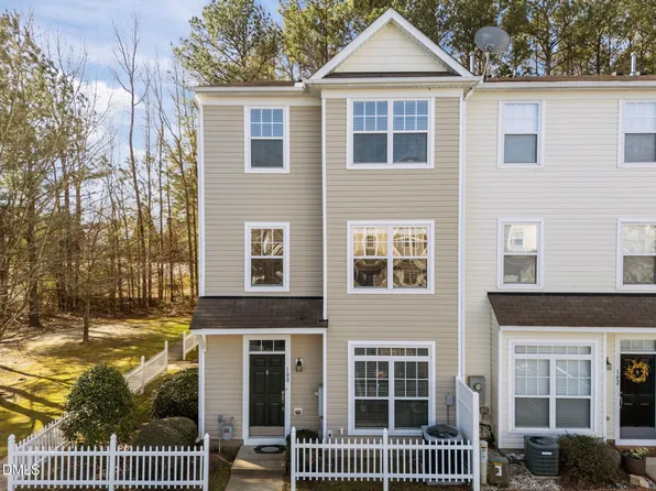 8621 Neuse Club Ln APT 100, Raleigh, NC 27616