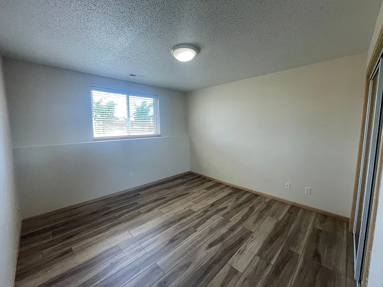 1074 Parkway Dr — Photo 11