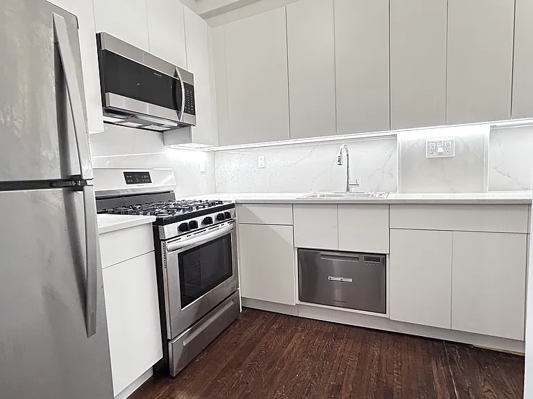 949 W End Ave #2E — Photo 2