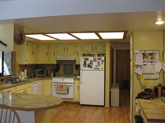 Bright & airy kitchen