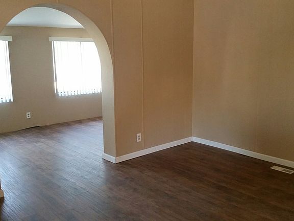 4th image of 32883 Greenwood Dr