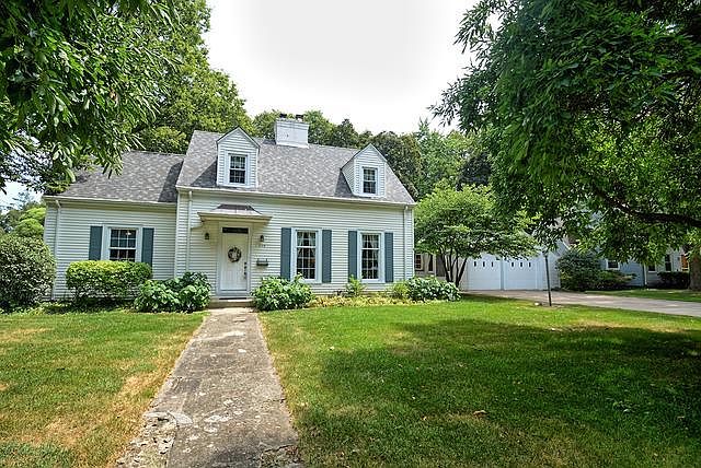 1st image of 220 Pembroke Ave