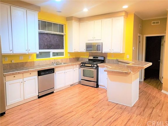 4th image of 824 W 15th St Trlr 1