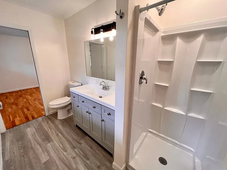 2539 Howard Ave — Photo 15