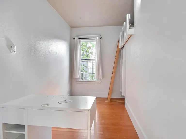 4717 19th Ave NE — Photo 12