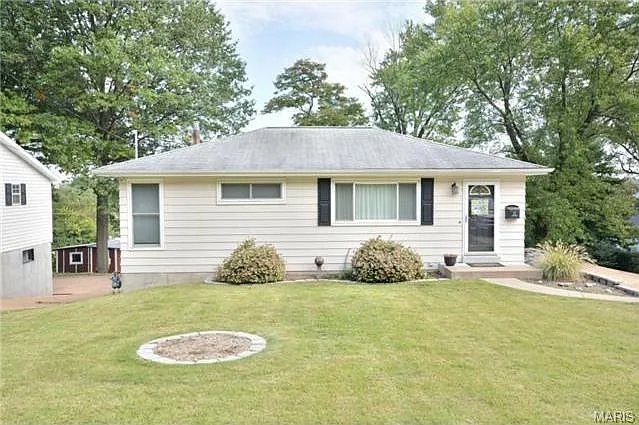 23 Fernridge Ave photo 1