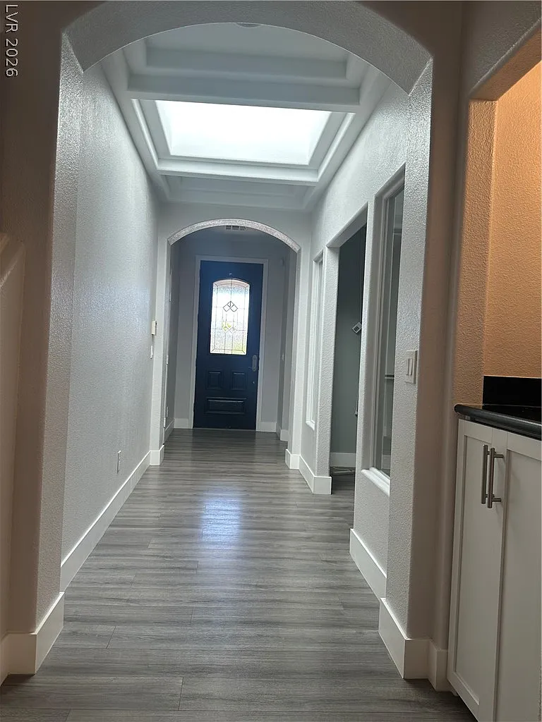 3 bed, 3.0 bath, 1922 sqft, $3,950 — Photo 3