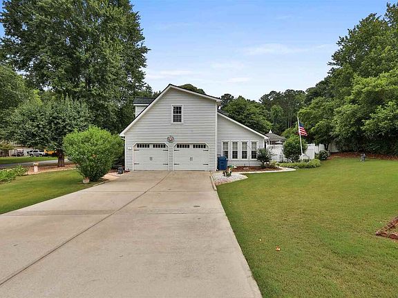 3rd image of 301 Kennerly Way