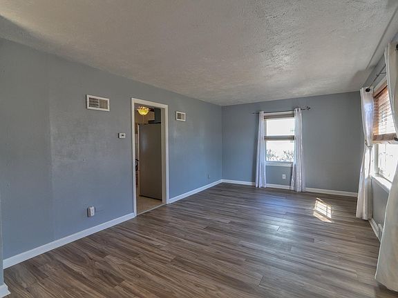3rd image of 1523 S Parker Dr