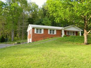 126 W Fox Chase Rd, Asheville, NC 28804
