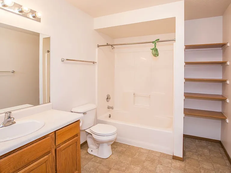 105 Pullman Ct — Photo 12