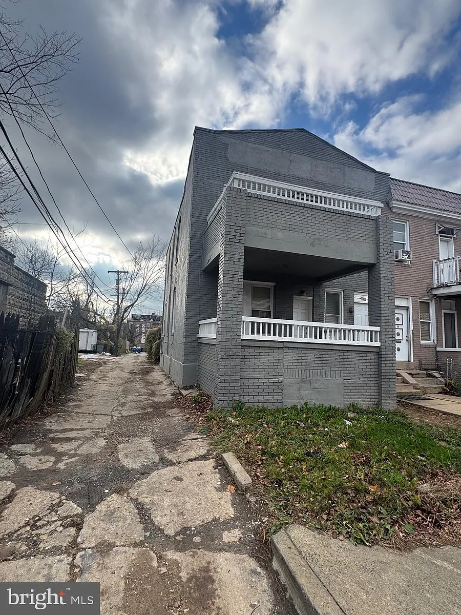 Building Photo - 5000 Litchfield Ave #1
