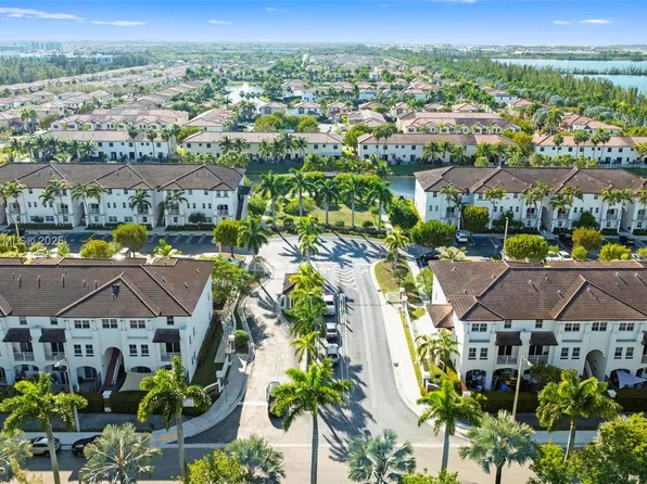 8900 NW 97th Ave APT 213, Doral, FL 33178