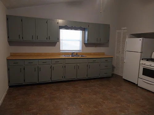165 Midway Dr #E Photo 1 165 Midway Dr #E Photo 1